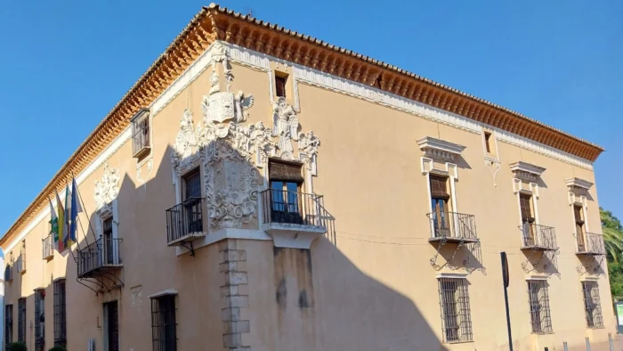 Almendralejo exige a los propietarios mantener limpios sus terrenos y edificaciones