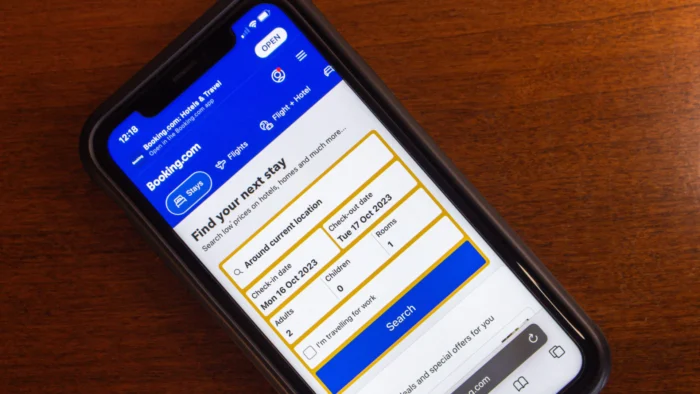 "Si has reservado en Booking, ahora los delincuentes pueden enviar correos haciéndose pasar por la empresa, hacerlos pinchar en enlaces y hacerlos creer que necesitan los datos de su tarjeta"