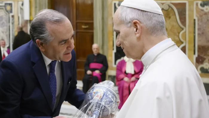 El Alcalde de Talavera de la Reina se reúne con el Papa León XIV en el Vaticano