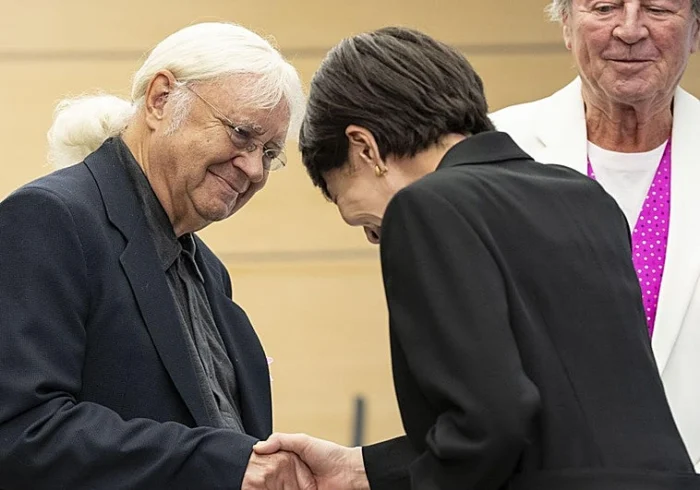 DEEP PURPLE CONMUEVE A LA PRIMERA MINISTRA JAPONESA