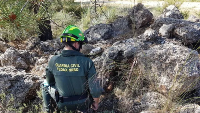 HALLAZGO DE GRANADA DE LA GUERRA CIVIL EN ÁVILA: LA GUARDIA CIVIL ADVIERTE SOBRE LOS RIESGOS