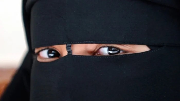 Granada no podrá prohibir el uso del burka y el nicab en edificios municipales