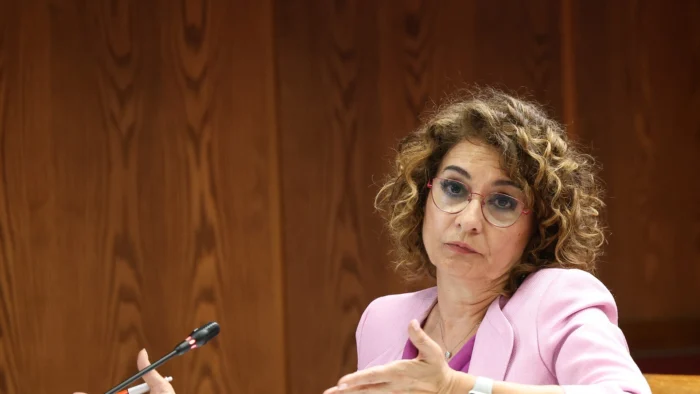 Montero se desmarca de la gestión de la SEPI: se ampara en los informes técnicos para avalar el rescate de Plus Ultra