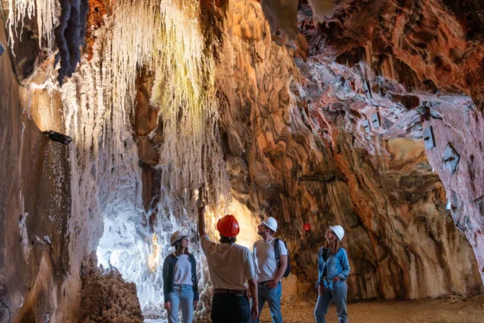 La fortaleza de Catalunya cuya historia est&aacute; ligada a la sal y fue declarada Monumento Nacional