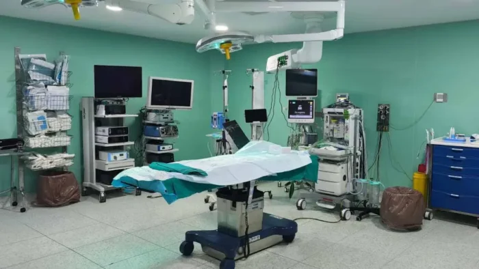 Suspensión de Cirugías en Hospitales de Cádiz por Falta de Pago Desata Crisis en la Sanidad Pública