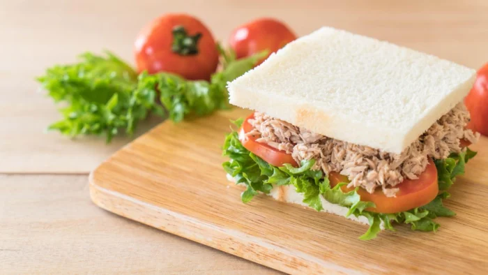 Con verduras, queso o huevo: tres recetas irresistibles de s&aacute;ndwich de caballa para una cena r&aacute;pida