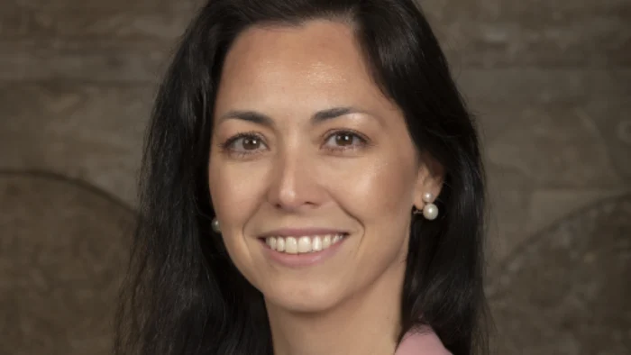 Crisis en Vox Murcia: Diputada Abandona el Grupo Parlamentario y el PP Gana Autonomía