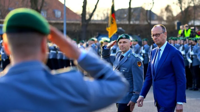 Alemania matiza la obligación de avisar al ejército al salir del país: ¿Qué hay detrás de la nueva ley del servicio militar?
