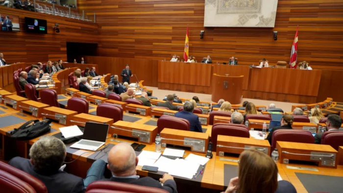 Francisco Vázquez asume la presidencia de las Cortes de Castilla y León gracias al acuerdo entre PP y VOX