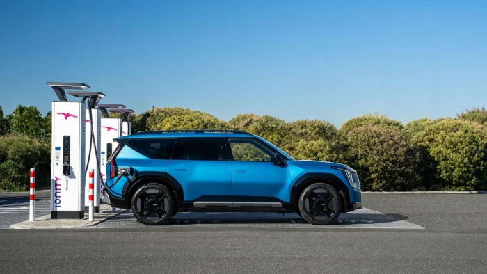 El coche eléctrico gana terreno en España: aumenta el interés y disminuyen los miedos