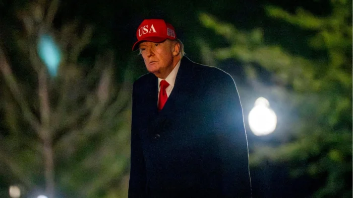 Tensión en el Estrecho de Ormuz: EE.UU. Impone Bloqueo Mientras Expertos Ven Negociación en Curso