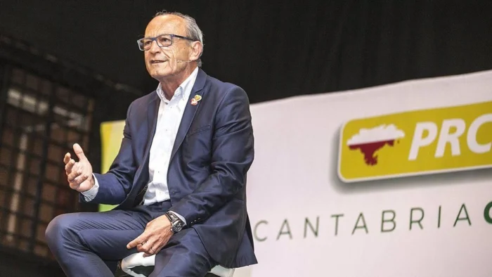 Marcano, el pol&iacute;tico 'infinito' que deja hu&eacute;rfano al regionalismo tras cuatro d&eacute;cadas de lugarteniente de Revilla