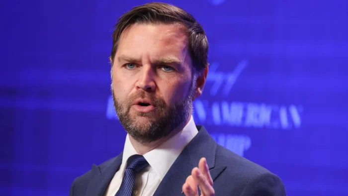 Manifestante interrumpe a J.D. Vance y lo confronta por la situación en Gaza