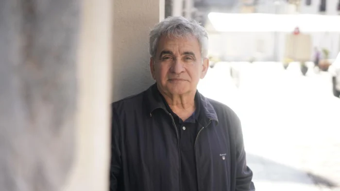 Bernardo Atxaga regresa a la narrativa con ‘Golondrinas’, una historia de violencia y soledad