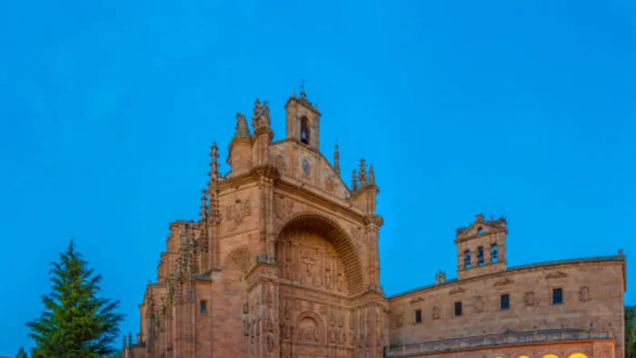 Salamanca revive su historia: un videomapping conmemora el legado de la Escuela de Salamanca