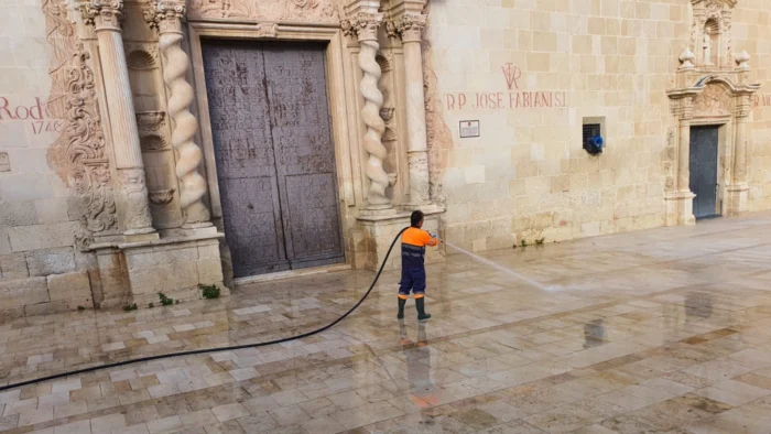 ALICANTE PREPARA UN EXTENSO OPERATIVO DE LIMPIEZA PARA LA ROMERÍA DE LA SANTA FAZ