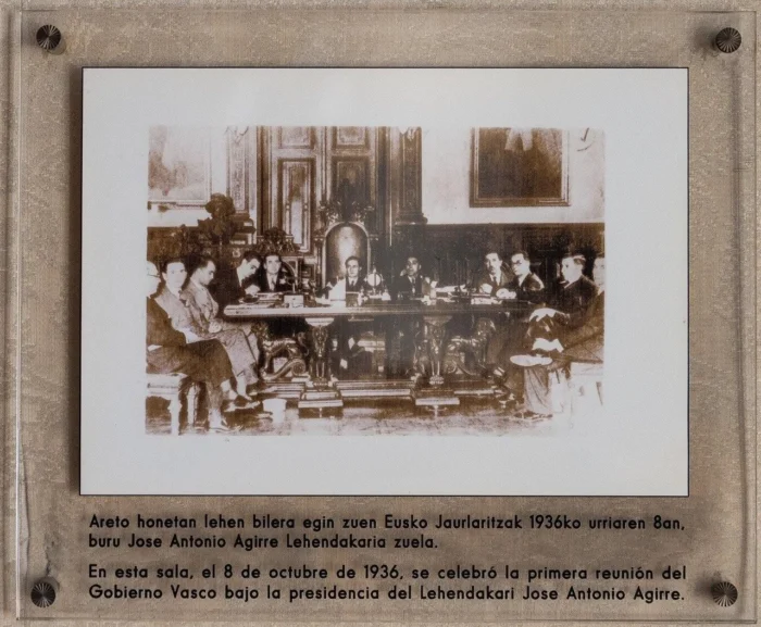 Pradales re&uacute;ne al Consejo de Gobierno vasco en el hotel Carlton de Bilbao como homenaje a la sede bajo las bombas de 1937