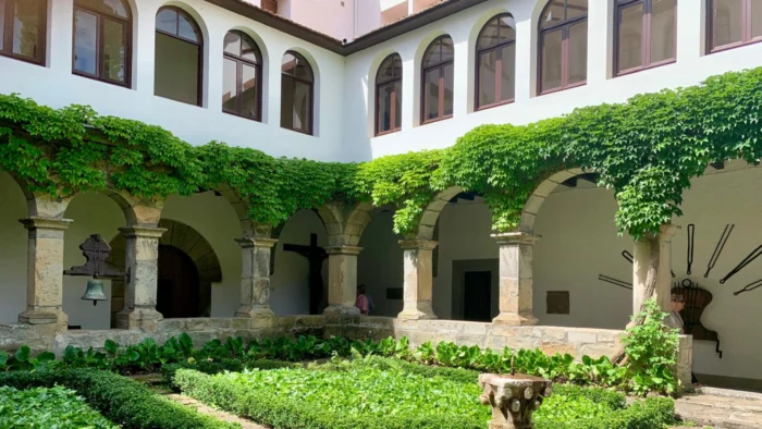 Jaca busca proteger su patrimonio histórico con iniciativas en el Monasterio de Santa Cruz