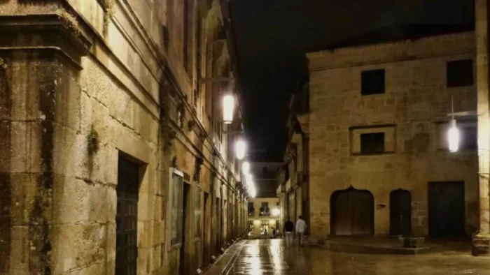 Es la construcción civil más antigua de esta ciudad gallega y alberga innumerables secretos y leyendas