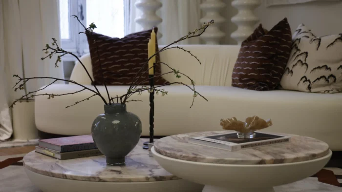 TRUCOS DE EXPERTOS PARA MAXIMIZAR EL ESPACIO EN SALONES PEQUEÑOS