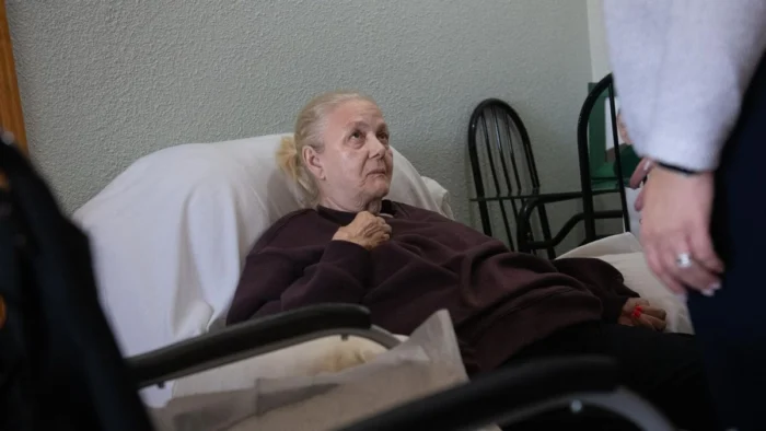 MARI CARMEN QUEDÓ POSTRADA TRAS UNA OPERACIÓN INNECESARIA: "DIJERON QUE ERA COMO SACARSE UNA MUELA