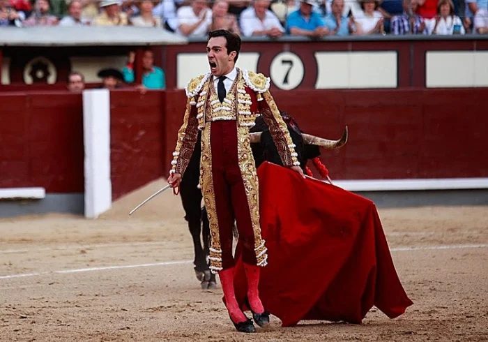 Quién torea hoy, lunes, en Sevilla por la Feria de Abril: cartel de la Maestranza, hora y dónde ver gratis en televisión y online