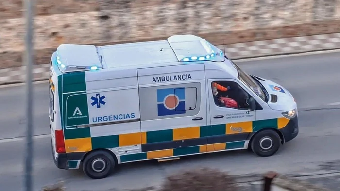 Ambulancias con un solo técnico: la precaria situación del transporte sanitario en Andalucía