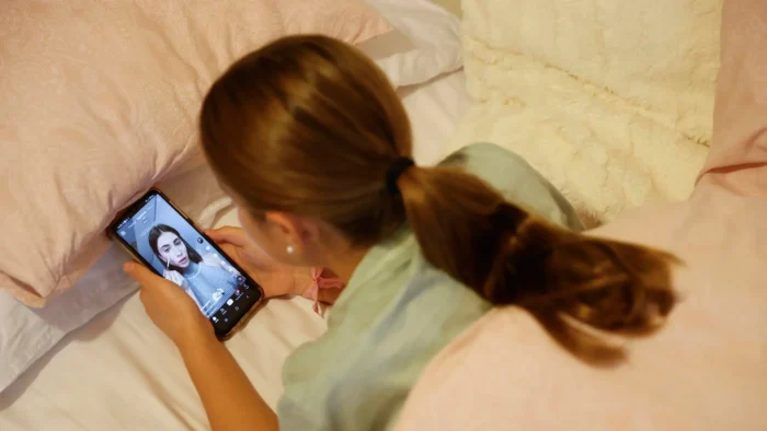 Una experta advierte en COPE del peligro de la 'happycracia': la dictadura de ser feliz