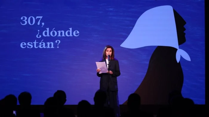 Ana Belén rinde homenaje a víctimas españolas de la dictadura argentina