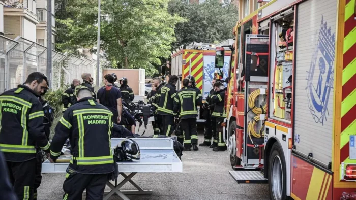 Casi 300 futuros bomberos de Madrid, sin destino por culpa de un chequeo m&eacute;dico privatizado que qued&oacute; desierto