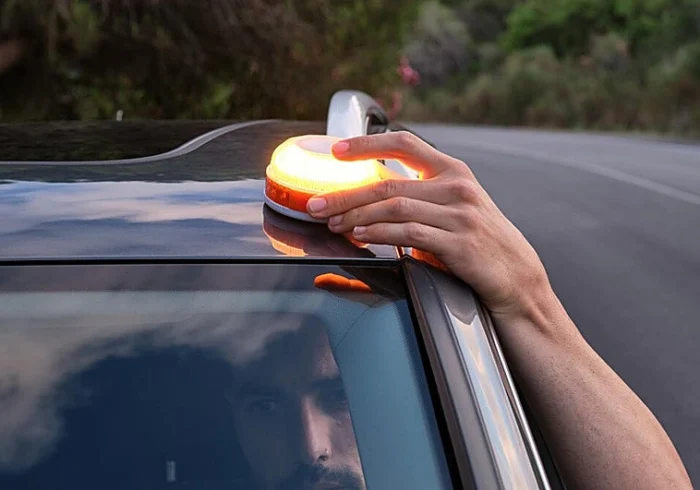 Los fabricantes de balizas V16 alertan de la «incertidumbre» y piden más claridad sobre su uso