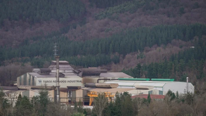 TENSIÓN EN TUBOS REUNIDOS POR POSIBLE DISOLUCIÓN Y ERE