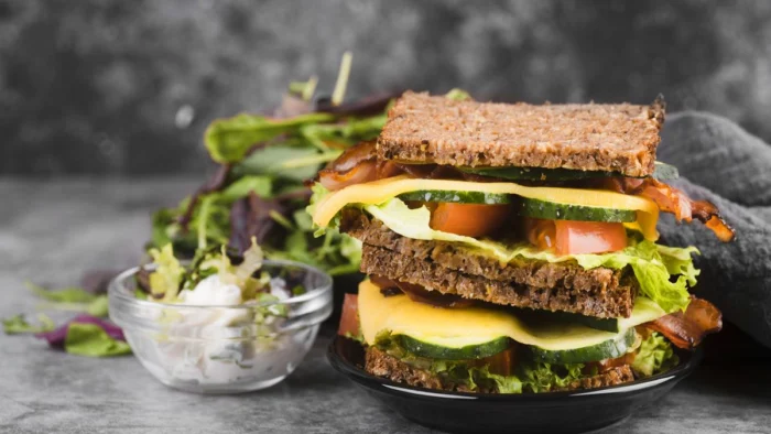 Con verduras, queso o huevo: tres recetas irresistibles de s&aacute;ndwich de caballa para una cena r&aacute;pida