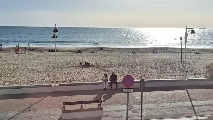 FUERTE OPERATIVO POLICIAL EN CÁDIZ POR PRESUNTO FOTÓGRAFO DE MENORES