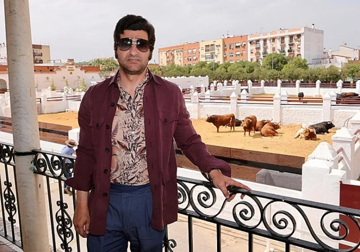 MORANTE DE LA PUEBLA VISITA LA EXPOSICIÓN DE TOROS DE LA FERIA DE ABRIL