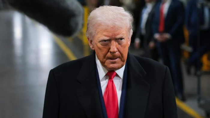 El asalto al buque iraní por parte de EEUU complica las negociaciones mientras el alto el fuego pactado entre Trump y Teherán se agota