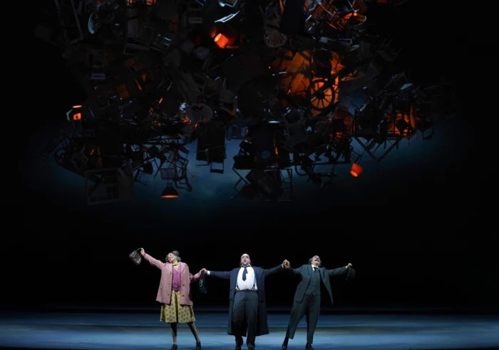 Vender a la novia y que salga bien: el Teatro Real entusiasma con una &oacute;pera de Smetana