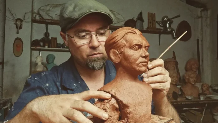 Alberto Ruiz de Mendoza, escultor en Logroño: "Hay temporadas que te viene mucha cantidad de trabajo y luego te tiras igual un año entero sin nada… Es vivir sin saber qué va a ocurrir"