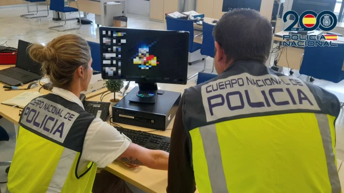 Nadie da duros a cuatro pesetas: la Policía bloquea transferencias por 60.000 euros realizadas por la víctima de una estafa en Lugo