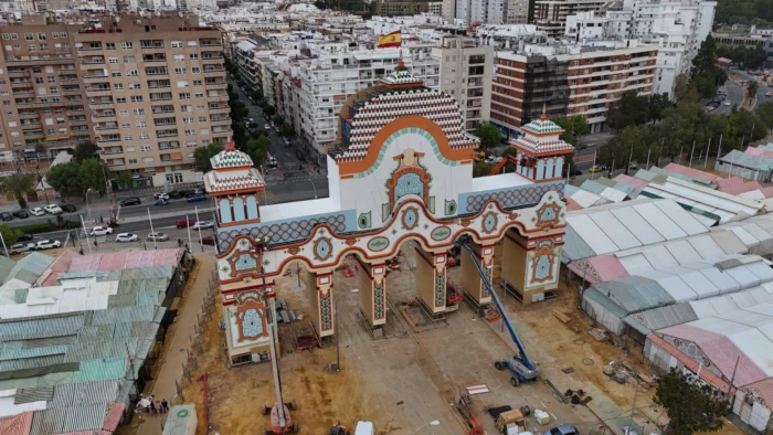 Sevilla se prepara para el ‘alumbrao’ de la Feria de Abril 2026 con Raya Real