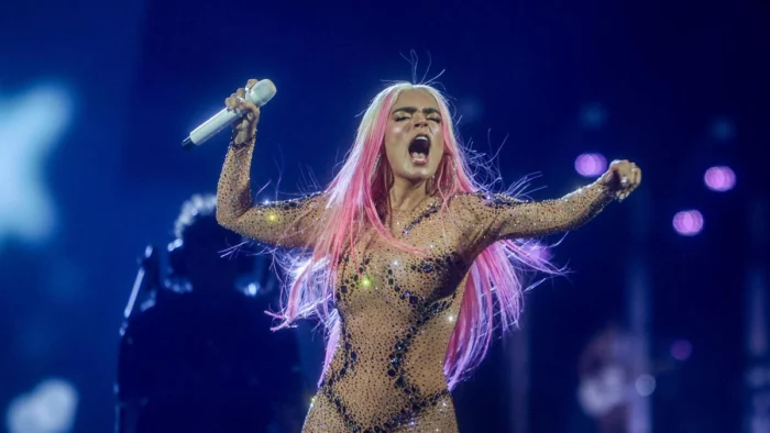 Karol G teme represalias por criticar al ICE