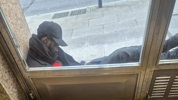 Vecinos de Santiago denuncian "situación límite" por un local nocturno: "Suciedad, ruido y violencia