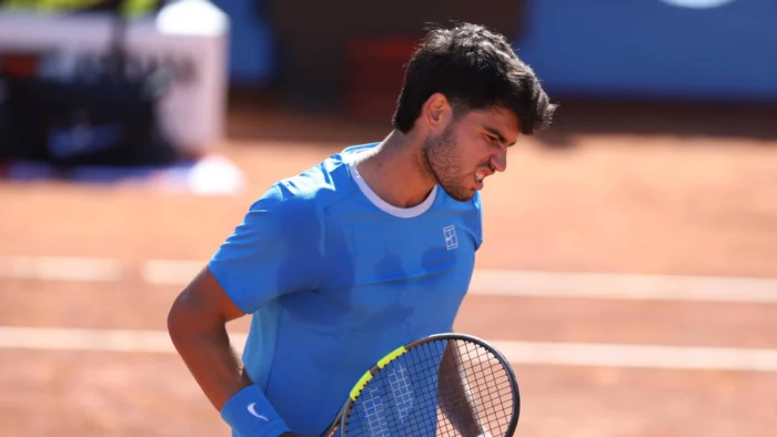 Alcaraz renuncia a su entrenamiento en el Godó tras sus molestias en la muñeca