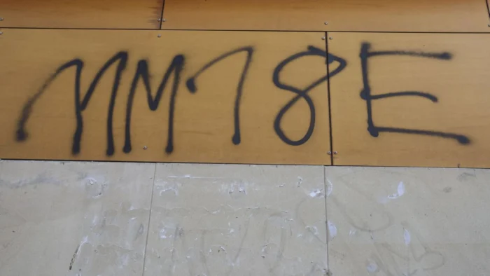 Vandalizan la sede del PSOE de Salamanca con pintadas contra la regularizaci&oacute;n de migrantes