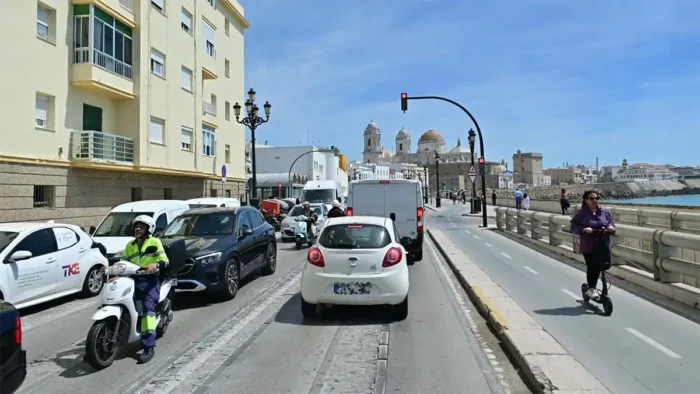 Caos vehicular en Cádiz: Obras simultáneas complican el tráfico en puntos clave