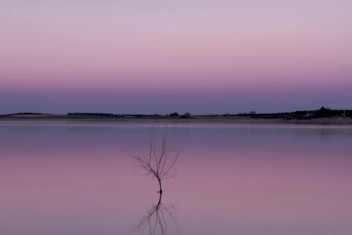 La Inesperada, una id&iacute;lica laguna volc&aacute;nica en el coraz&oacute;n de Ciudad Real que puedes visitar este fin de semana